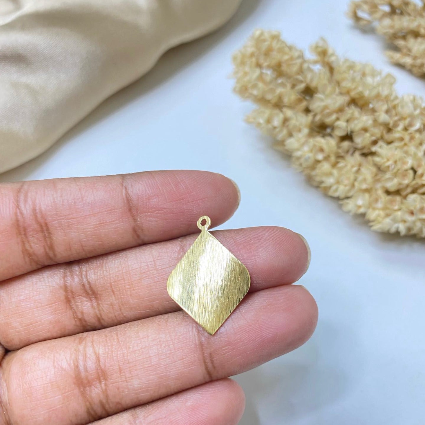 SS 140 Textured wavy rhombus