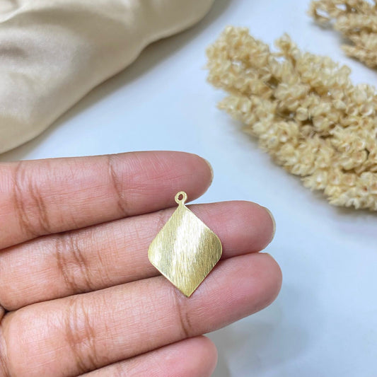 BC02X Textured wavy rhombus ( 1pc ) raw brass