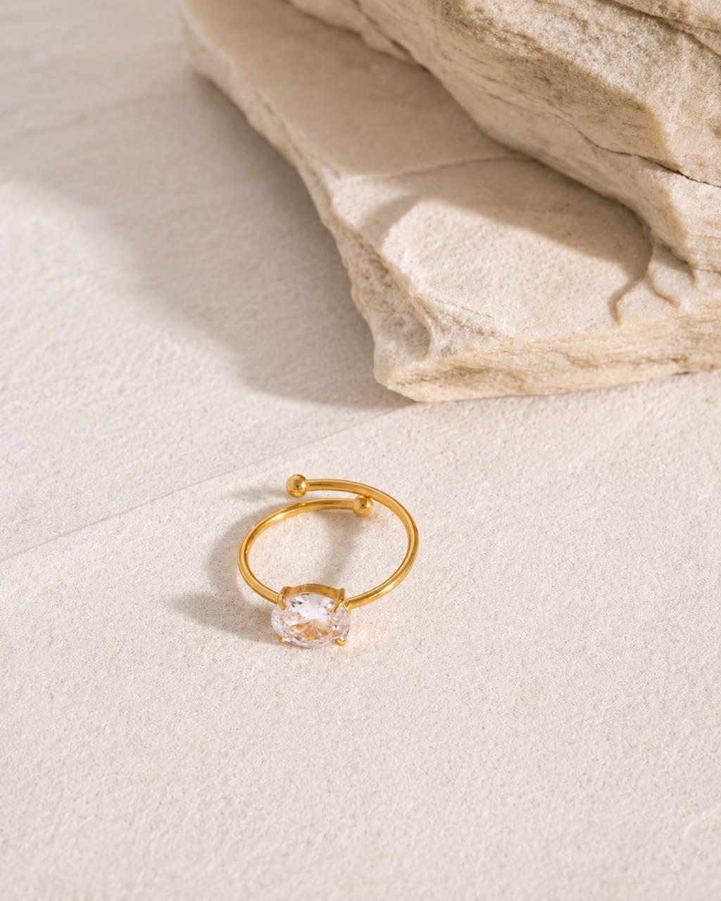 RSJ33A Clear Zircon Ring -18k Gold PVD plated 316 stainless steel - Anti tarnish