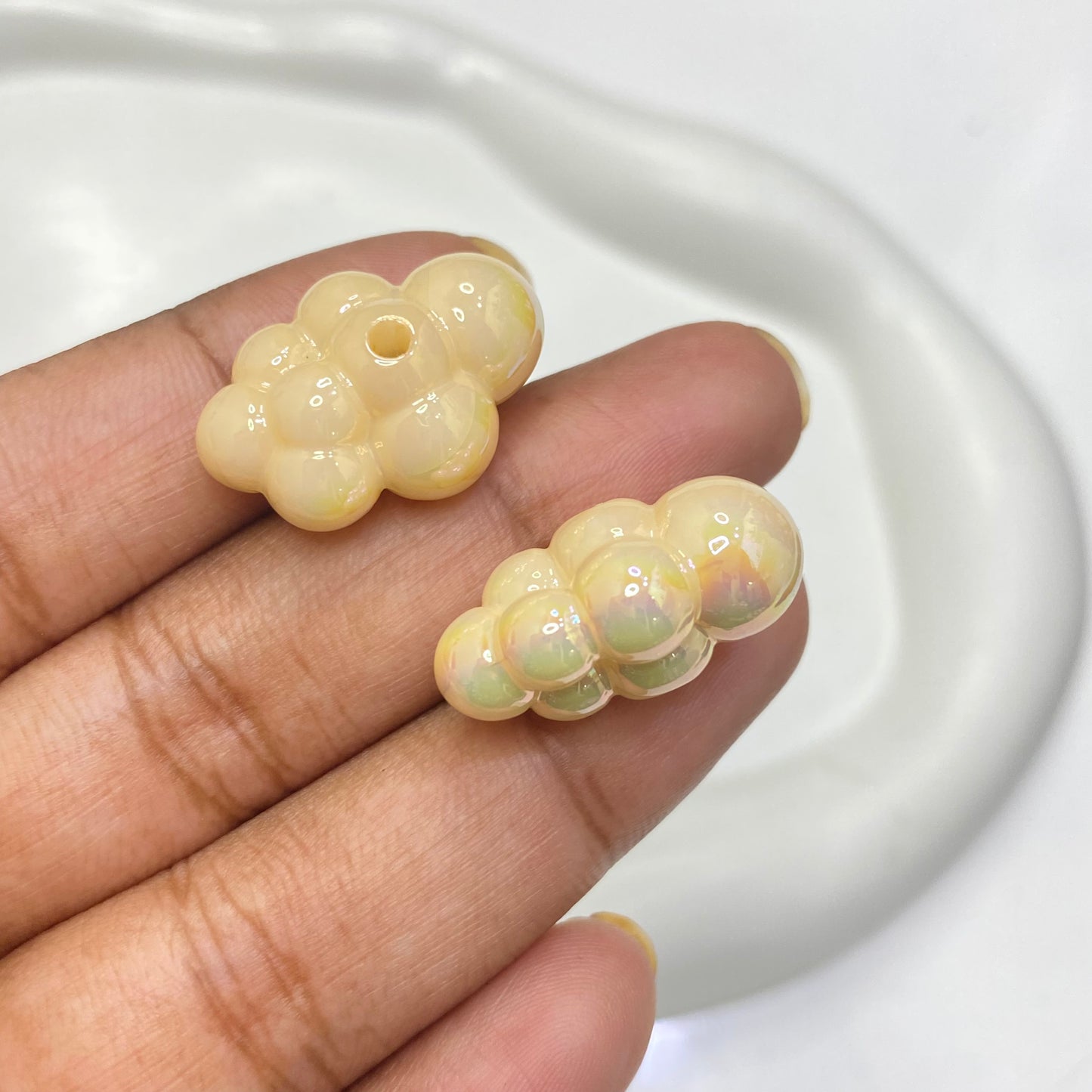 BBB 174 (B) cream yellow iridescent bubble cloud Acrylic bead (1PC)