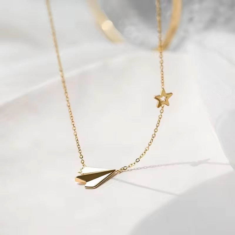 SS 189 Paper plane Necklace - 18k gold plated stainless steel - Anti tarnish - Wholesale