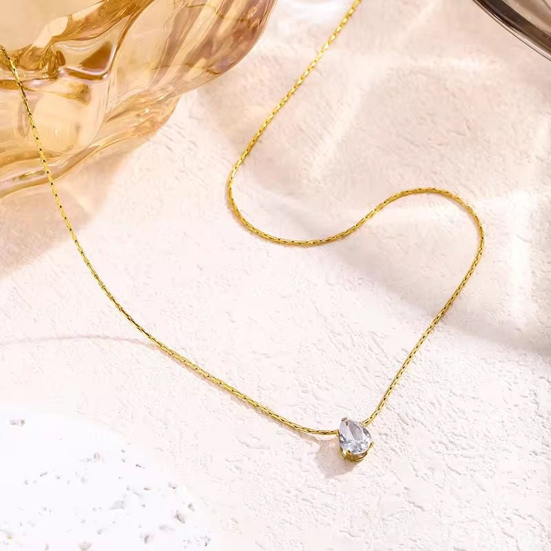 SJ 648 Zircon Teardrop dainty modern necklace - 18k Gold PVD plated stainless steel - Anti tarnish