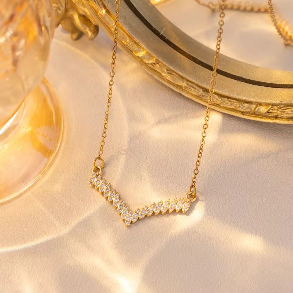 SJ 1075 Zircon V shape Necklace - 18k Gold PVD plated stainless steel - Anti tarnish