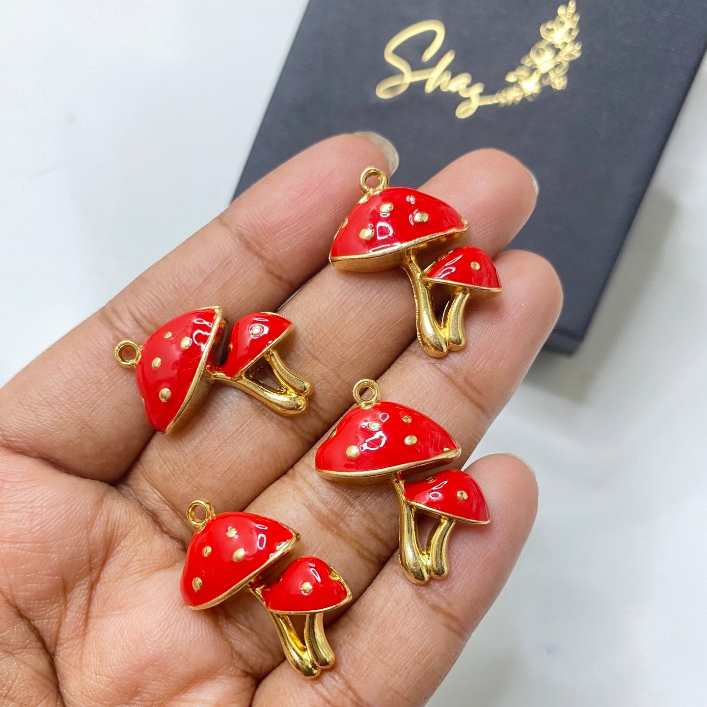 SS 364 Mushroom enamel charm