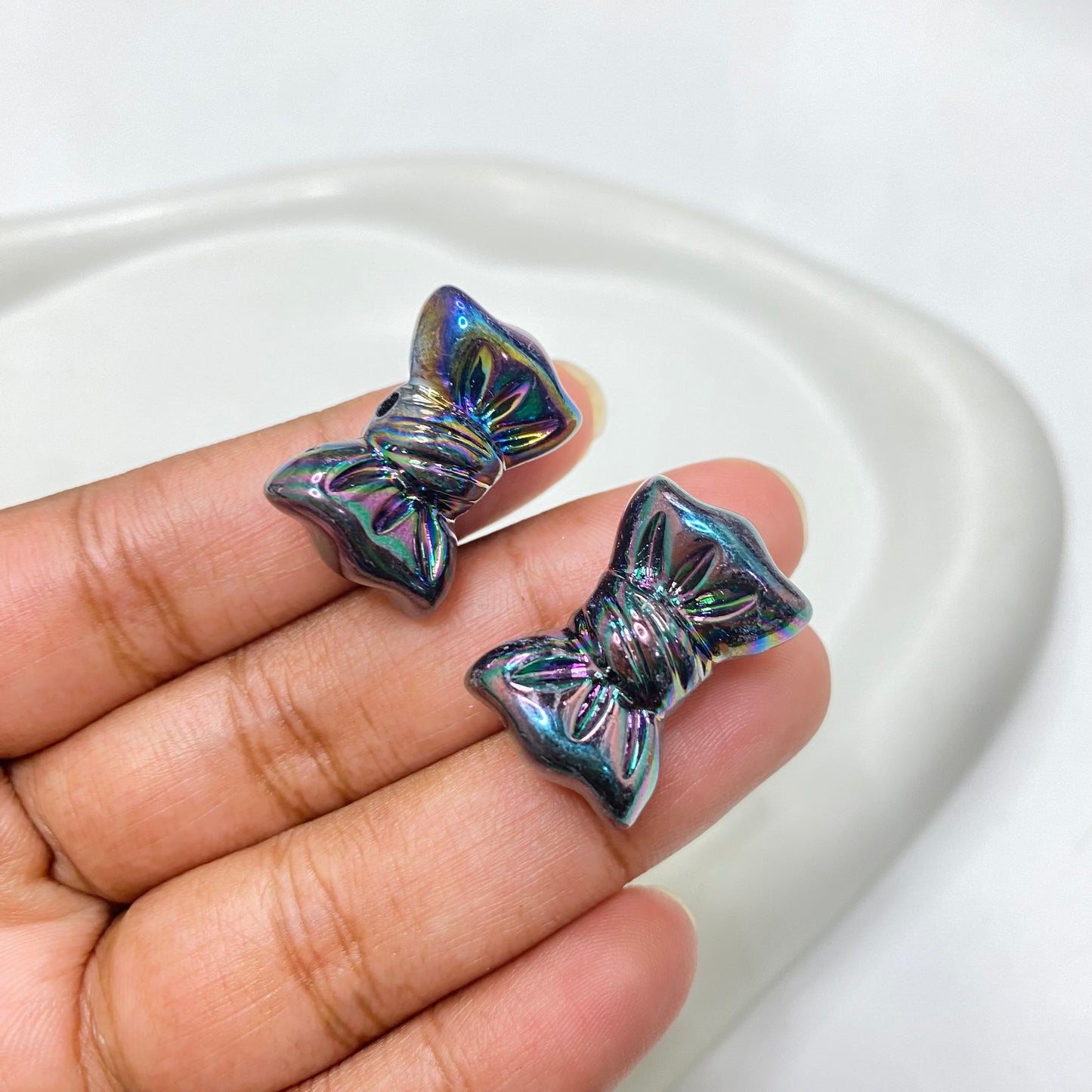AB39 Candy bow shiny irrediscent Acrylic bead (1PC)