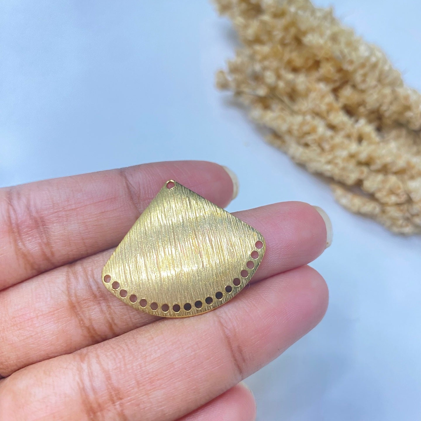 SS 129 Triangle Connector Textured