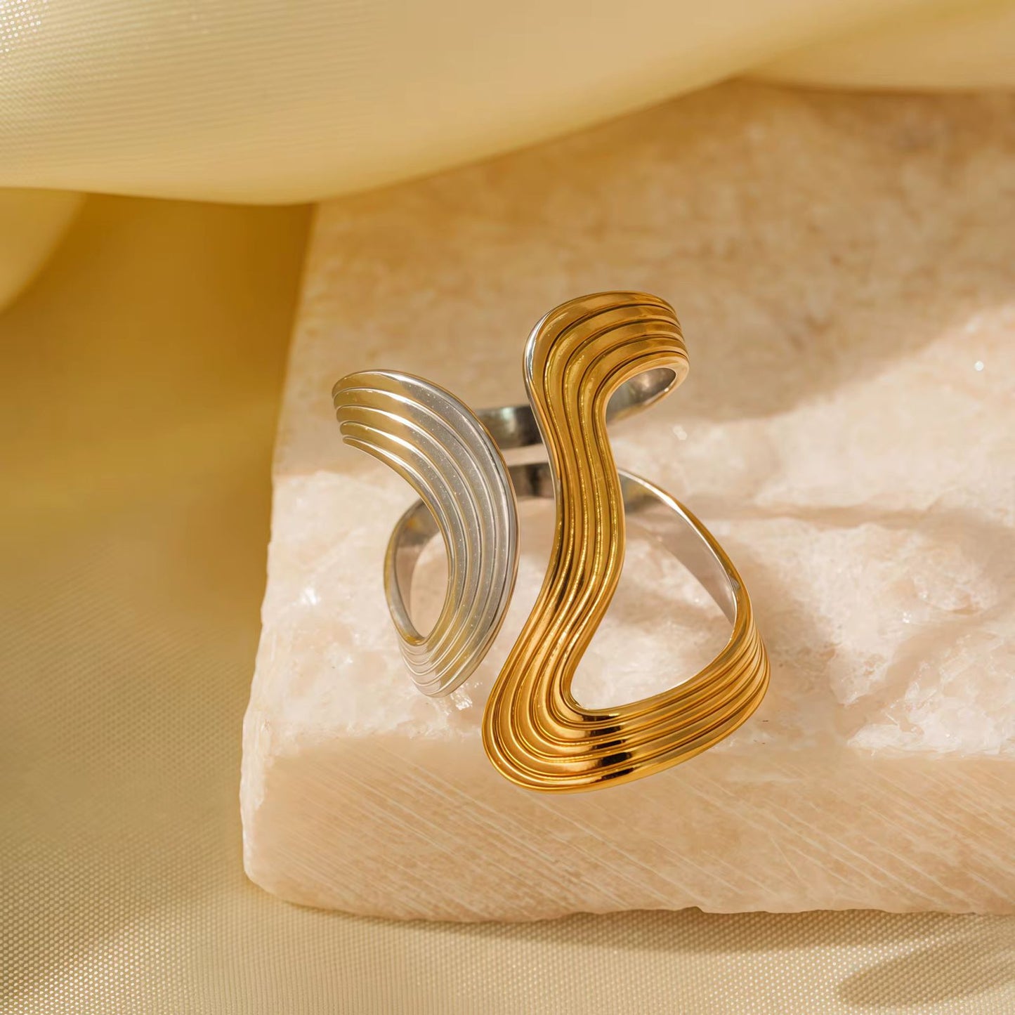 SJ 908 Wavy dual tone Ring Adjustable - 18k Gold PVD plated stainless steel - Anti tarnish