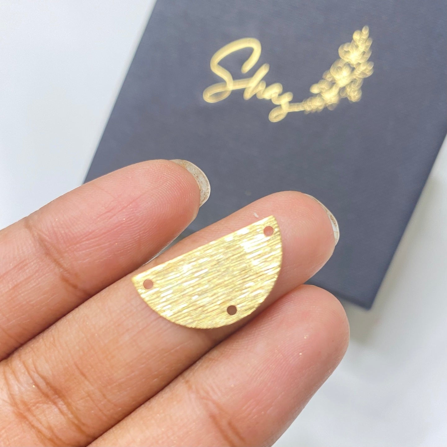 SS 82 Textured half circle connector