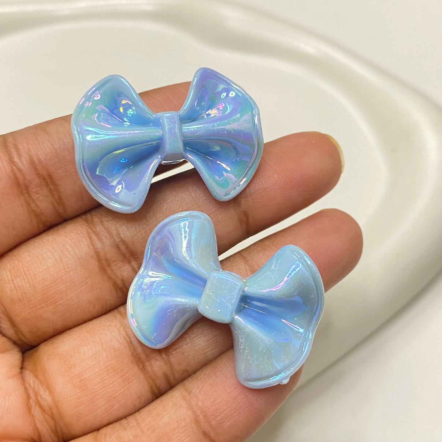 BBB 175(E) Blue bow iridescent Acrylic bead (1PC)