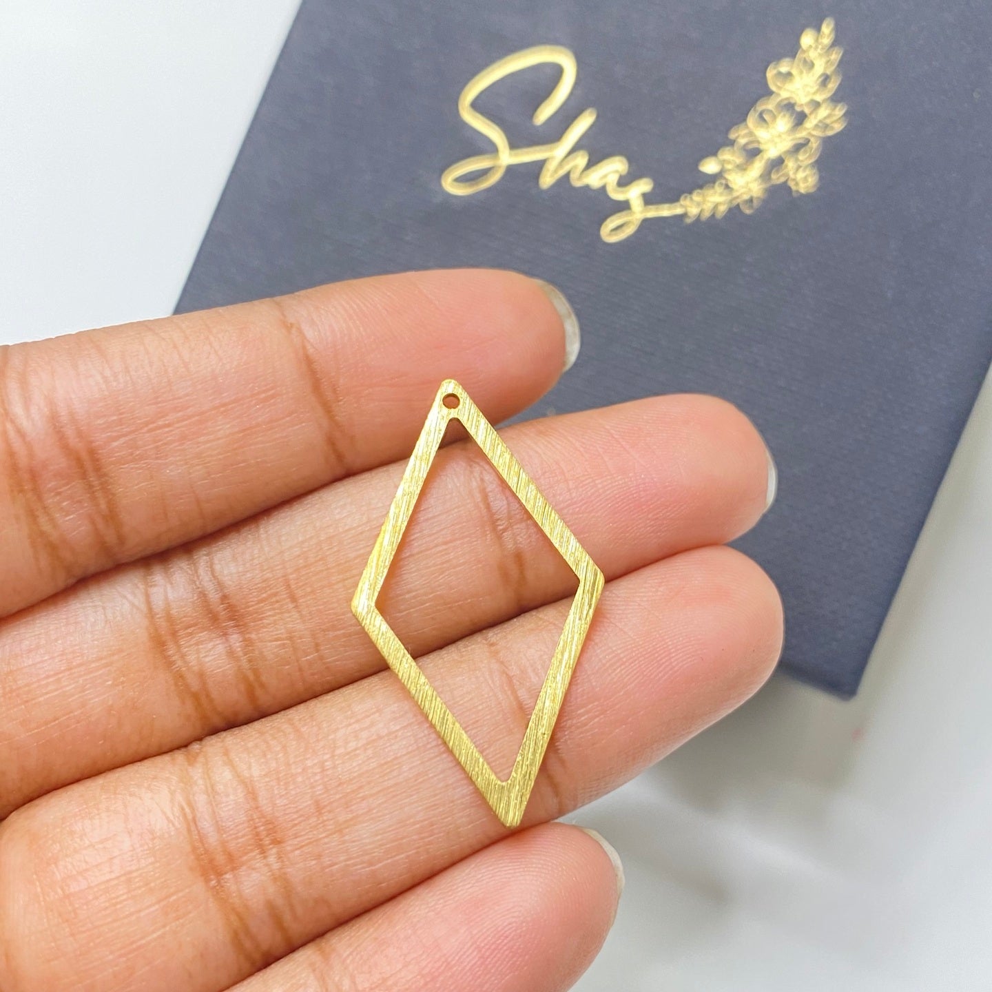 SS 89 Hollow textured rhombus charm