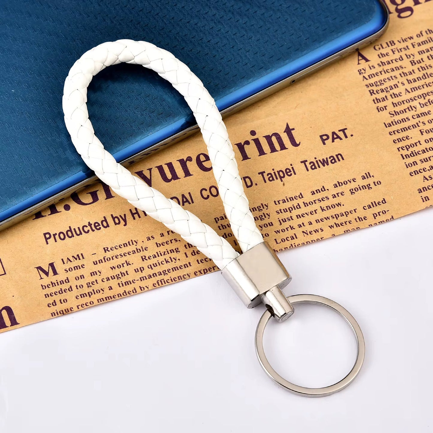 BBB 270 (b) White Clipper Keychain Vintage Leather - buckle keychain tag ( 1 pc ) ( 15 cm )
