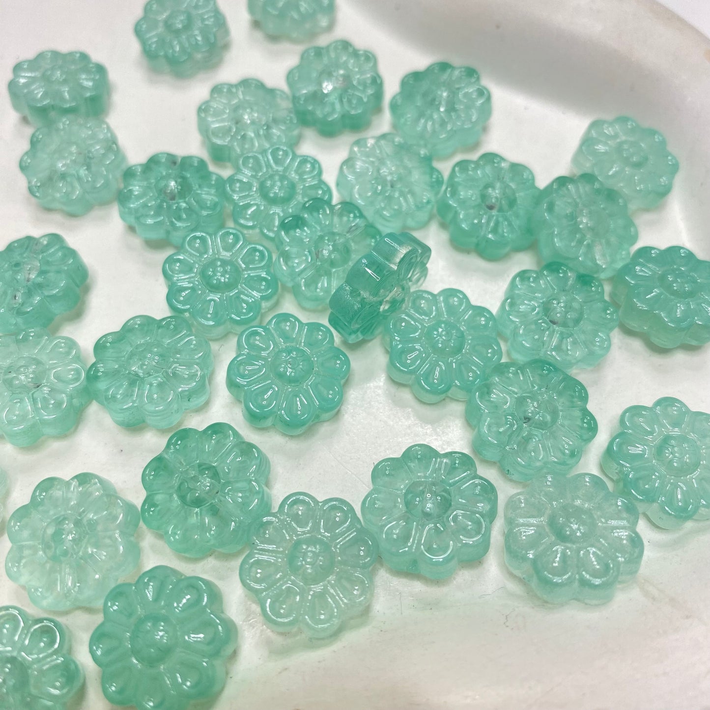 GB 2147 Green flower glass bead ( 1 pc )