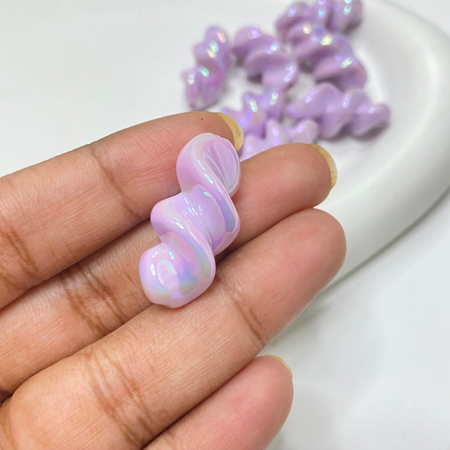 BBB 179 (B) purple Swirl iridescent Acrylic bead (1PC)