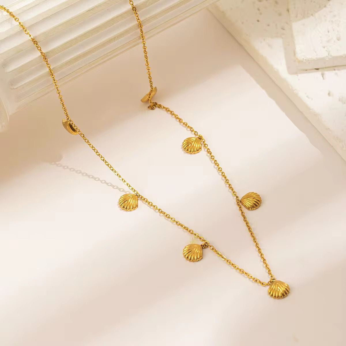NSJ27A shell Necklace - 18k Gold PVD plated 316 stainless steel - Anti tarnish