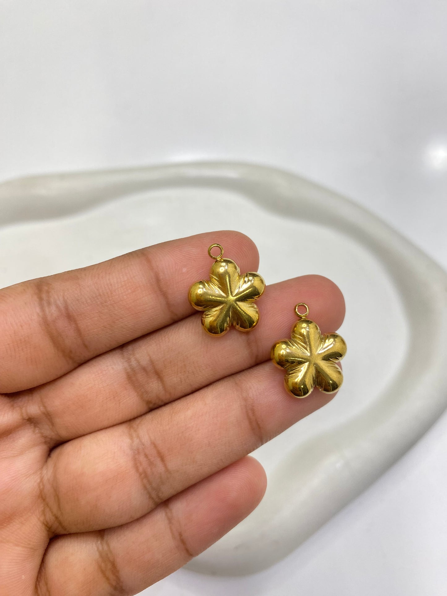 SS 2444 - Flower charm 18k gold  plated Stainless steel ( 1 pc ) Anti tarnish