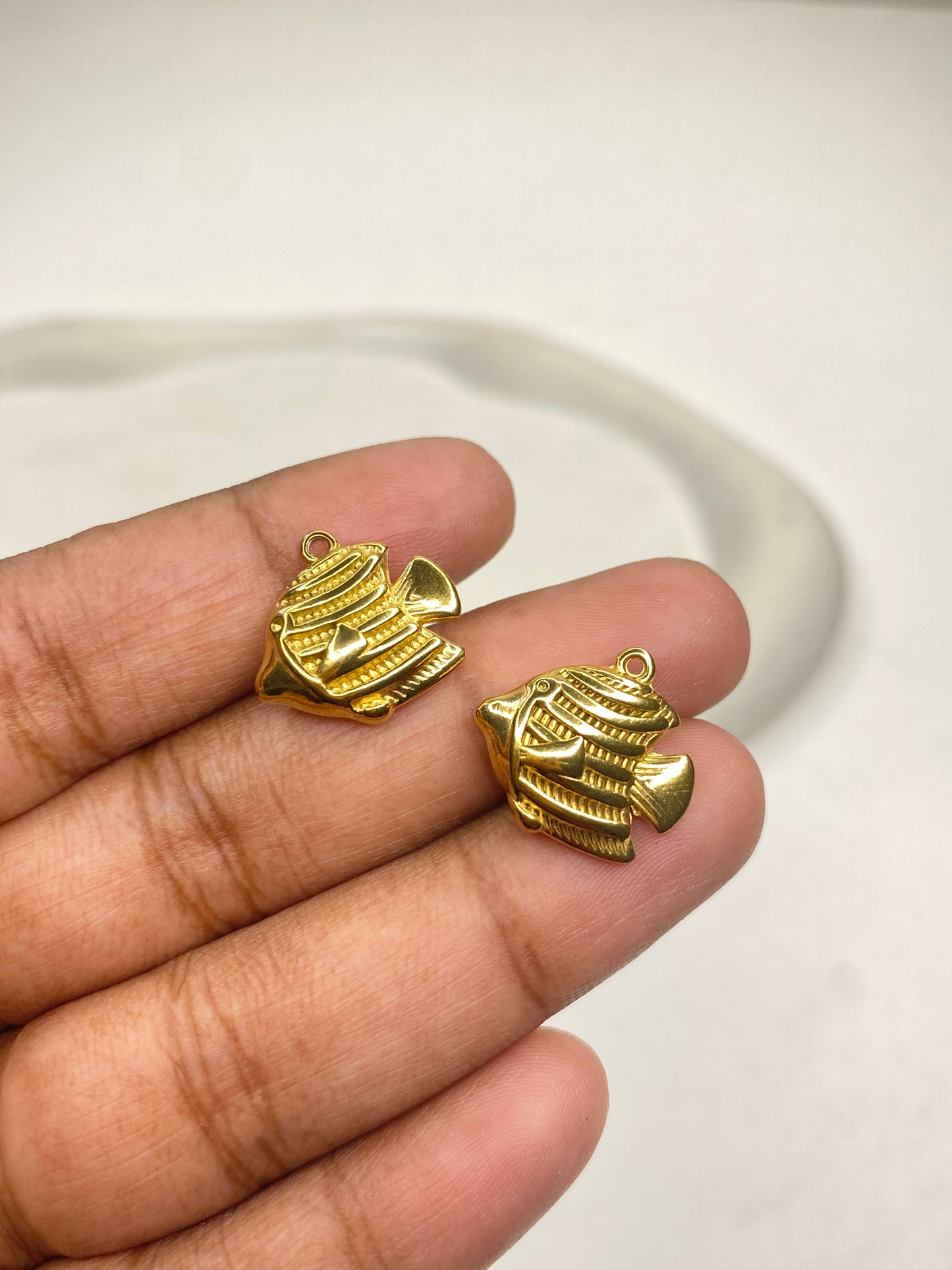 SS 2871 Fish 18K Gold plated stainless steel ( 1 piece ) Anti tarnish ( 17:16 mm )