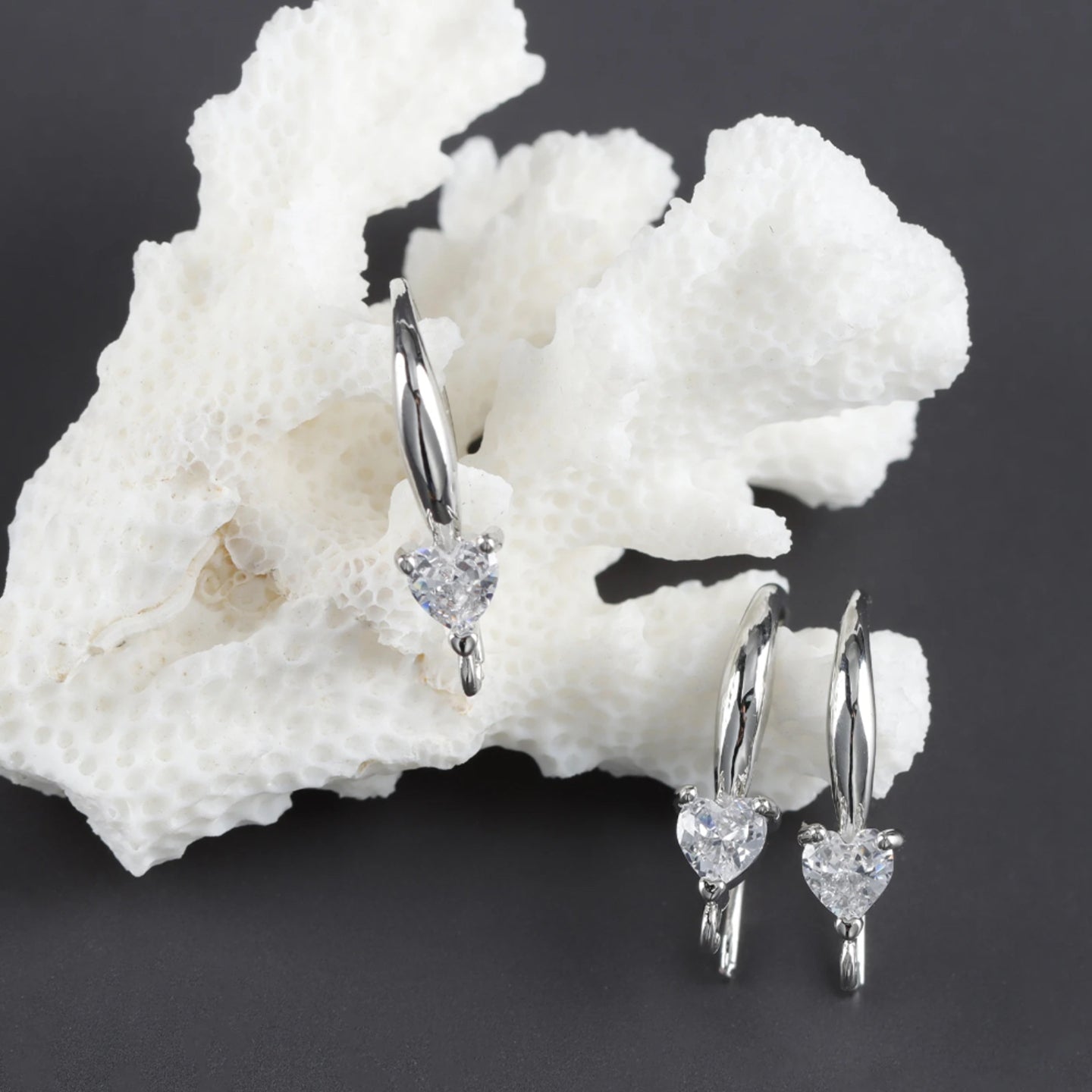 SS 547 Heart zircon crystal silver plated hook ( 2 pc ) Anti tarnish