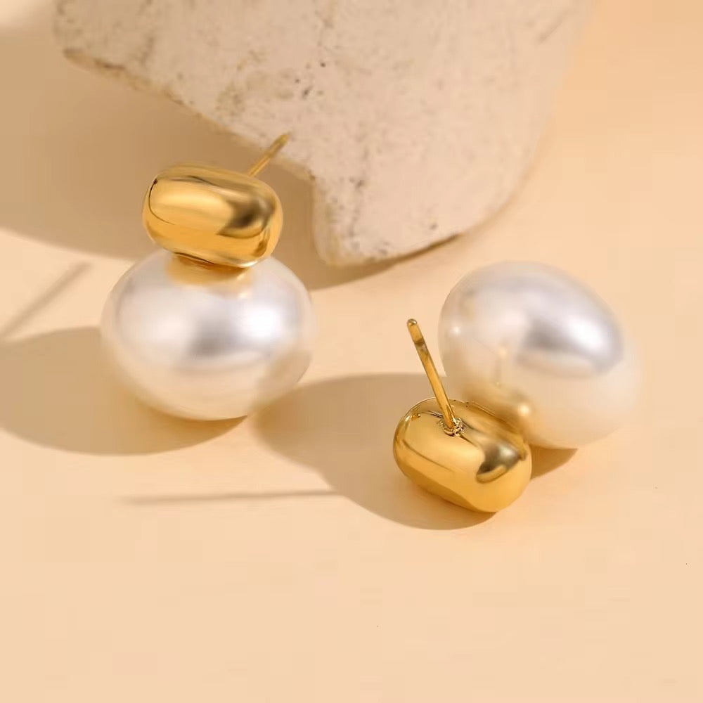 SS 184 modern pearl studs - 18k gold plated stainless steel - Anti tarnish - Wholesale