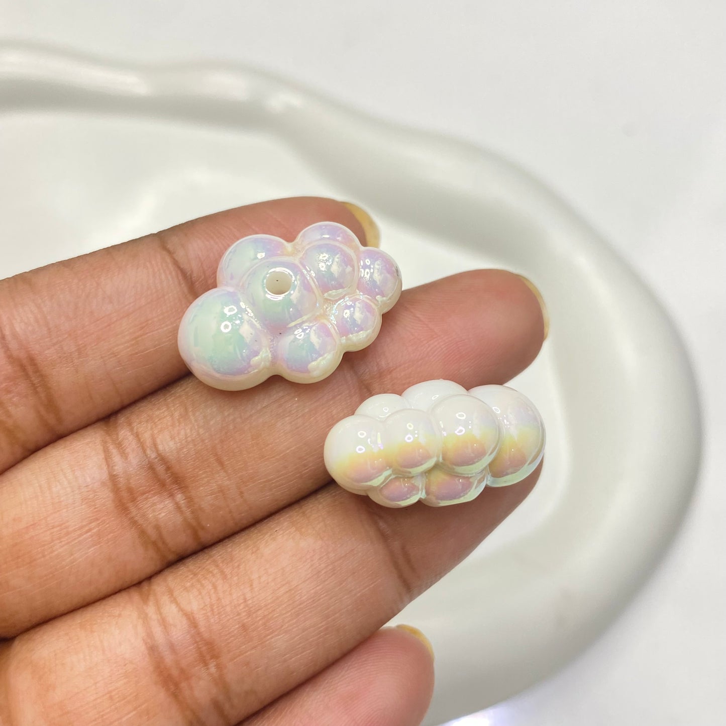 BBB 174 (D) white iridescent bubble cloud Acrylic bead (1PC)