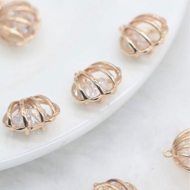 SS 423 SHELL ZIRCON CRYSTAL GOLD PLATED