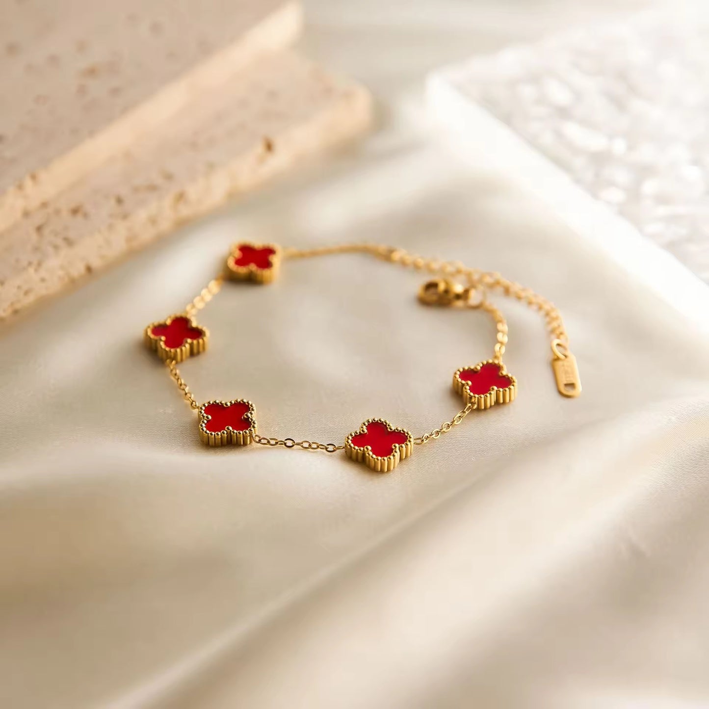 SJ 431 Red Four Leaf Clover lucky Bracelet - 18k Gold PVD plated stainless steel - Anti tarnish - Wholesale