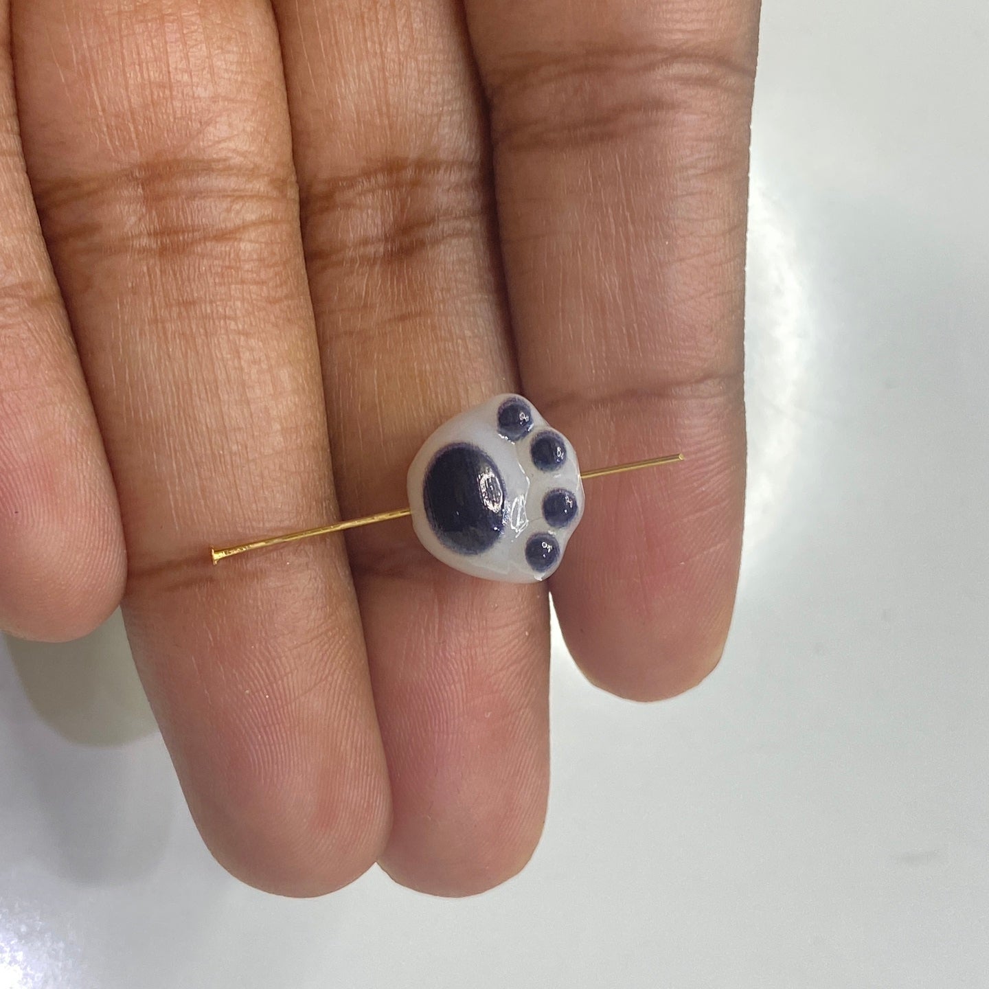 BBB 193 (D) black paw bead (1PC)