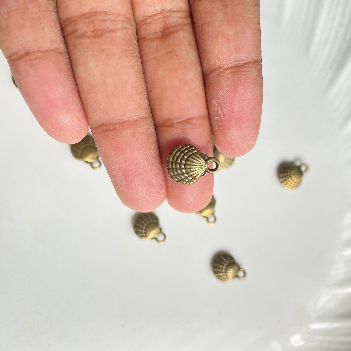 SS 828 Bronze shell charm (1PC)