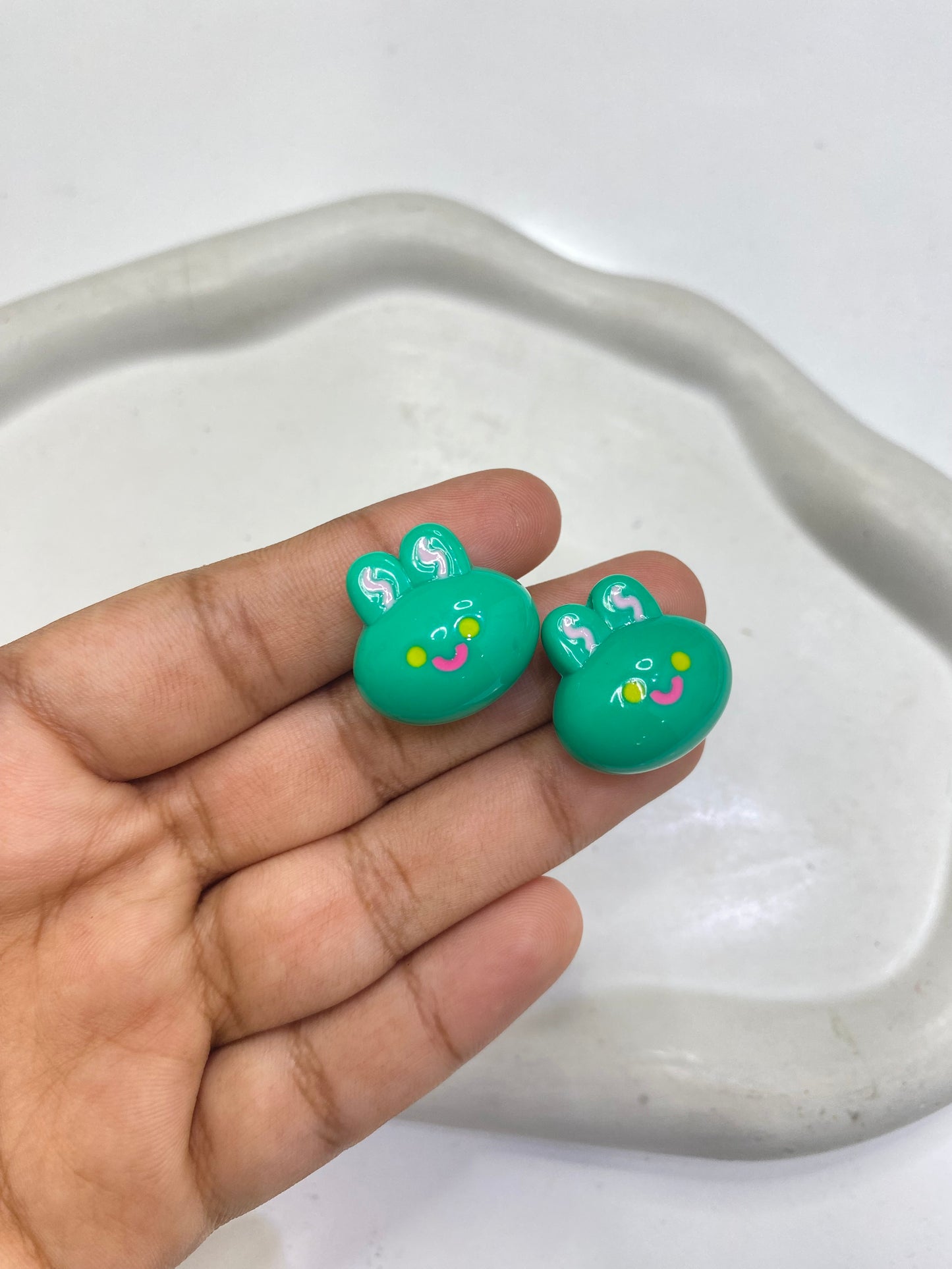 BBB 062 (l) Dark Green Cartoon Rabbit Acrylic bead ( 1 pc )