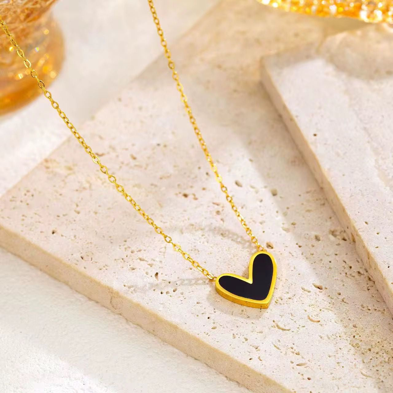 SJ 778 Black Shell Heart Minimalistic Necklace - 18k Gold PVD plated stainless steel - Anti tarnish