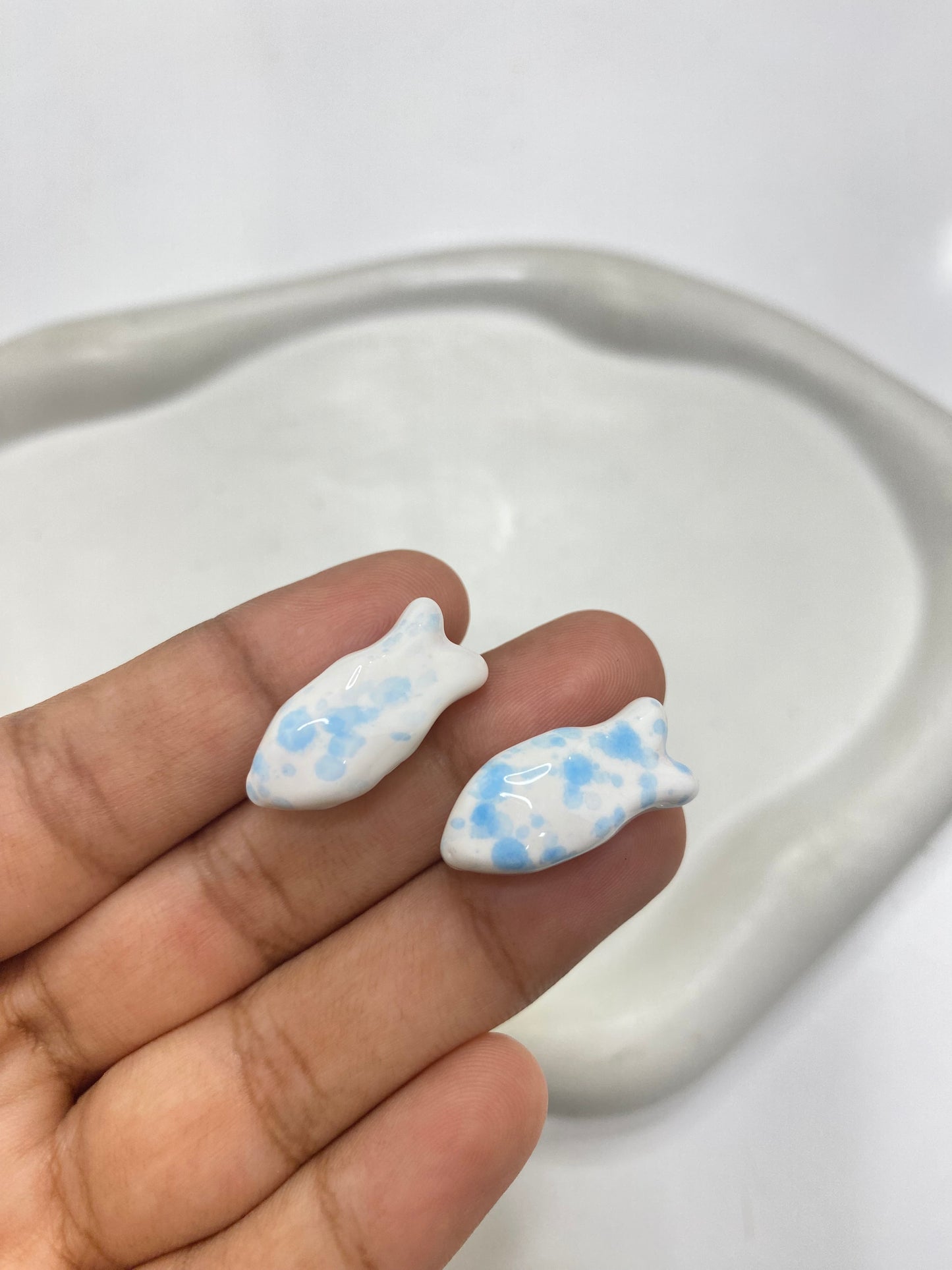BBB 054 (d) Light Blue Fish porcelain ceramic bead ( 1 pc )