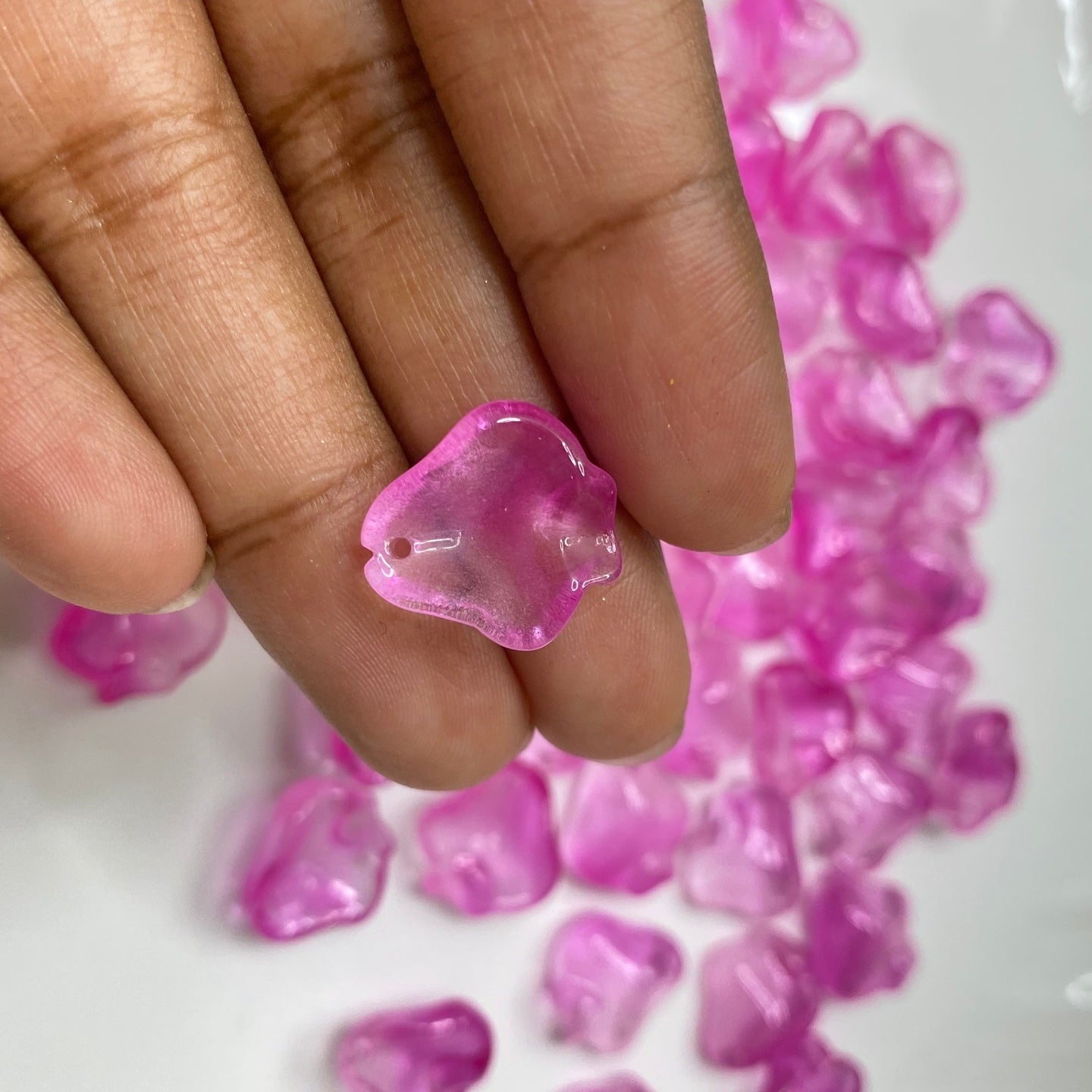 GB621 dark pink petal glass bead