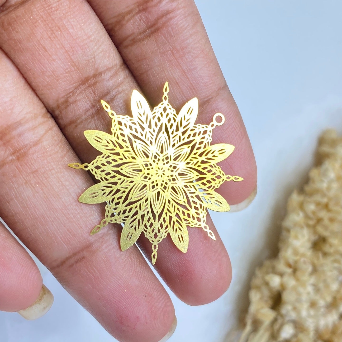 SS 106 Mandala flower charm