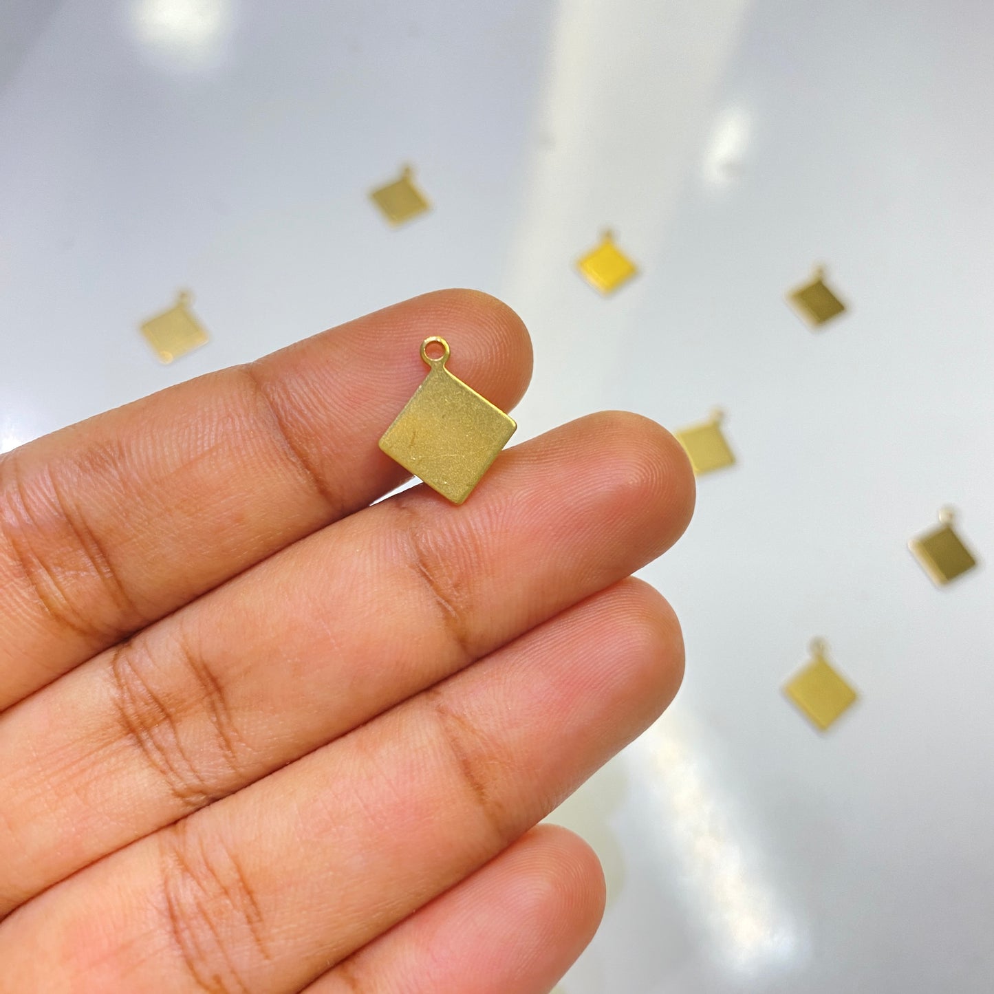 B 1053 Textured square charm