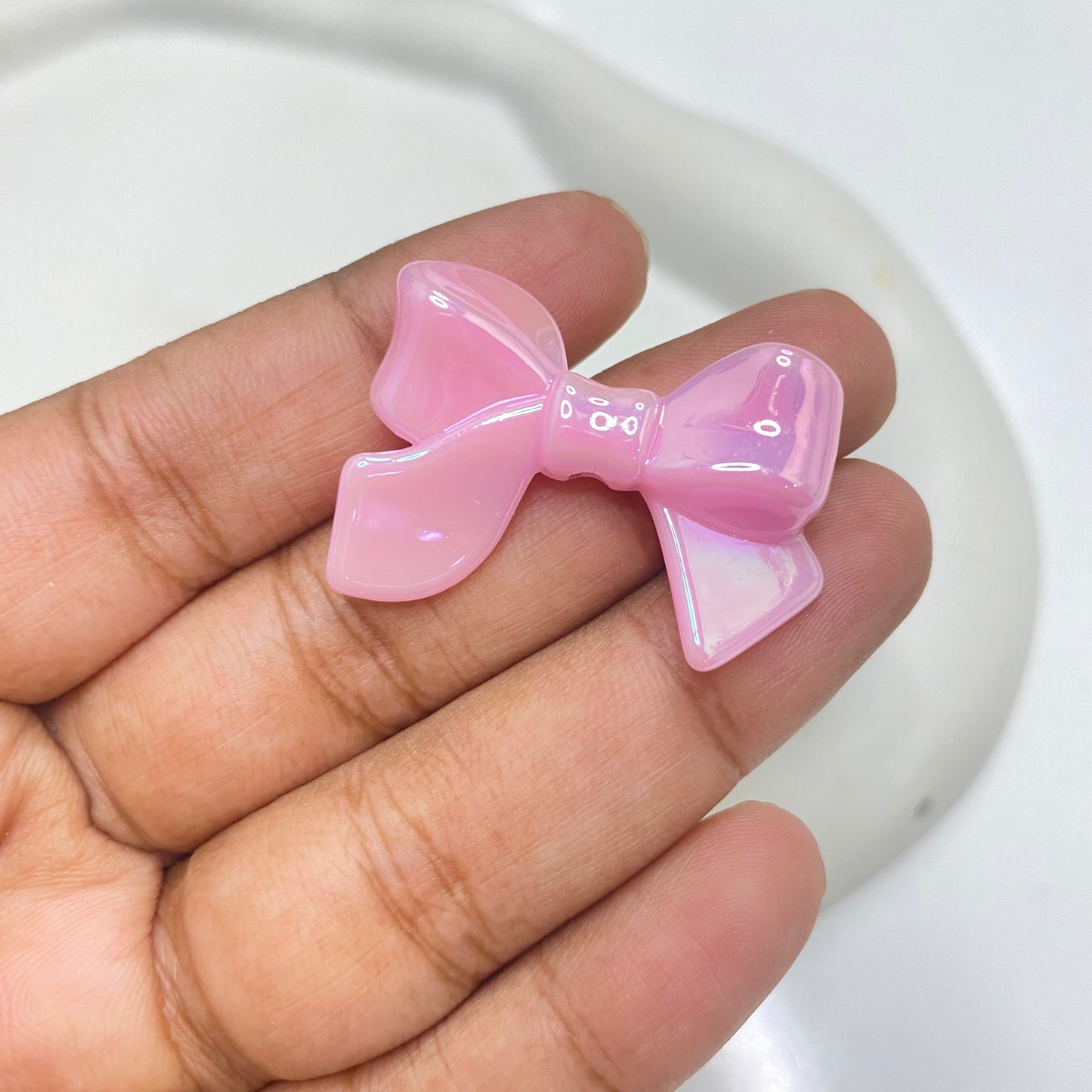 BBB 124 (N) Bow uv plated shiny irrediscent Acrylic bead (1PC)