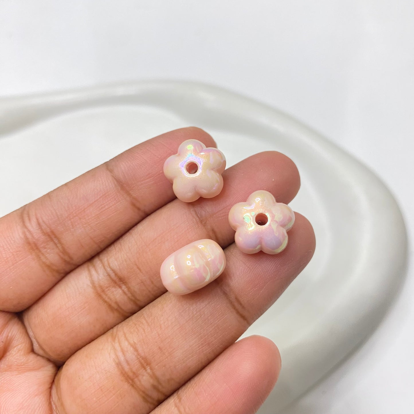 BBB 132 (G) Flower uv plated shiny irrediscent Acrylic bead (1PC)
