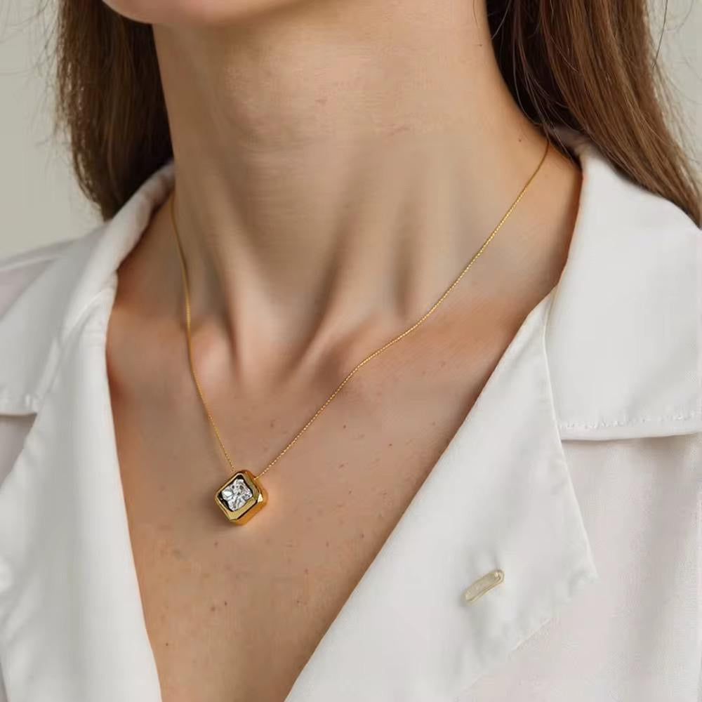 SJ 954 Chunky Zircon square modern minimalist Necklace - 18k Gold PVD plated stainless steel - Anti tarnish