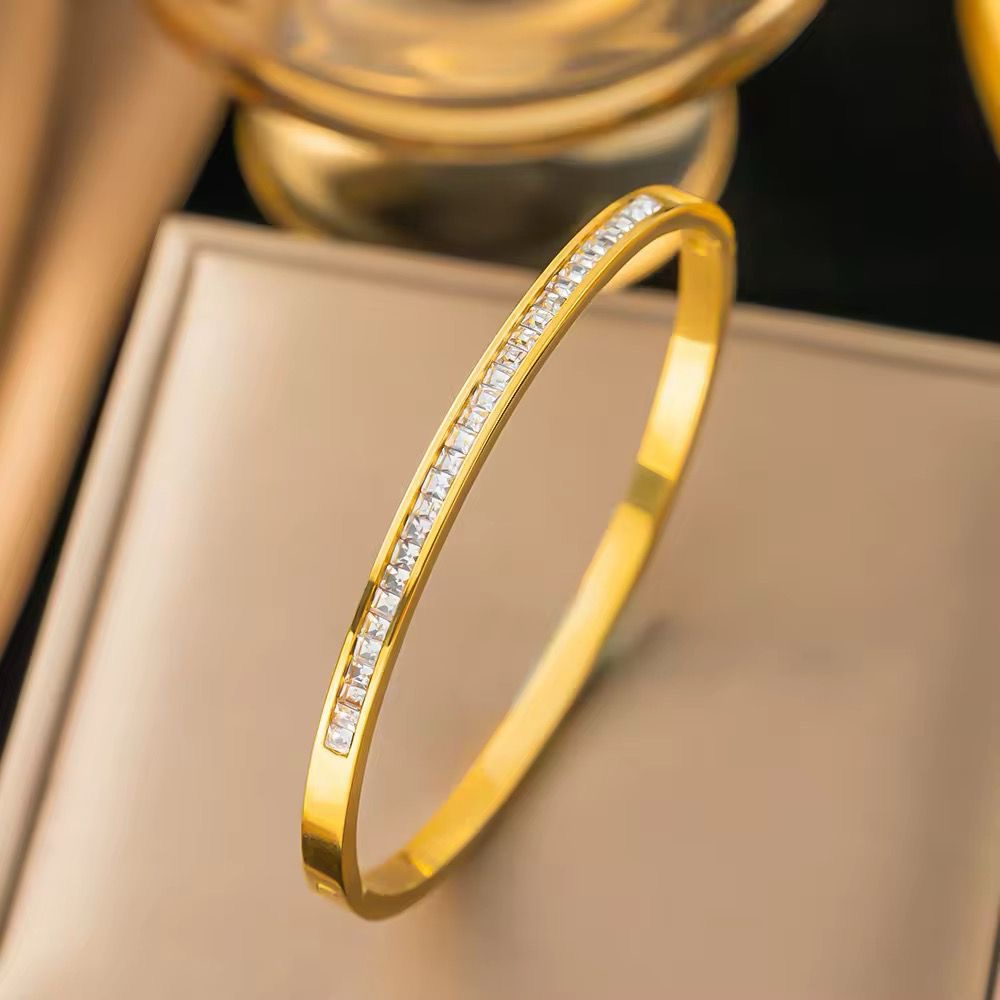 SS 207 Zircon cuff bracelet - 18k gold plated stainless steel - Anti tarnish - Wholesale