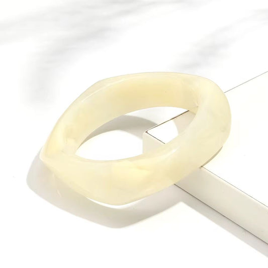 RJ 23 Beige Elegant Irregular Bracelet ( 6.5 cm ) - Anti tarnish