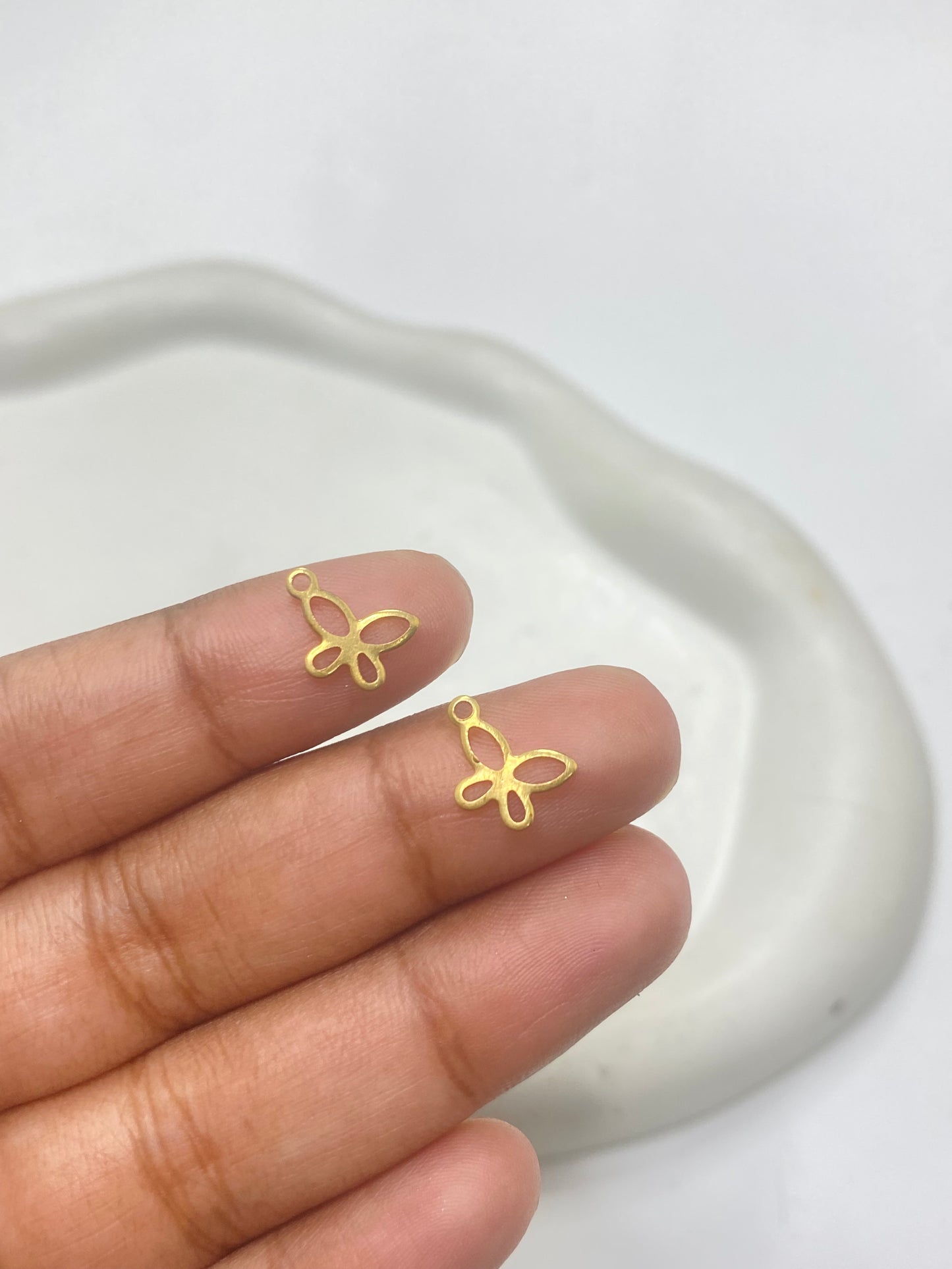 B 2208 Tiny Butterfly dangling charm ( 1 pc )