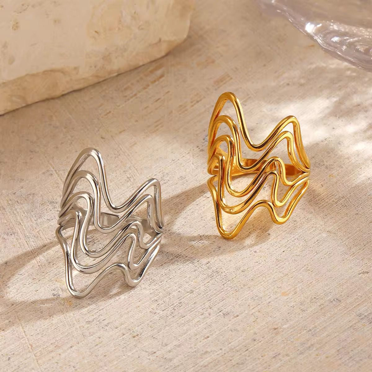 SJ 606 wavy ring adjustable - 18k Gold PVD plated stainless steel - Anti tarnish