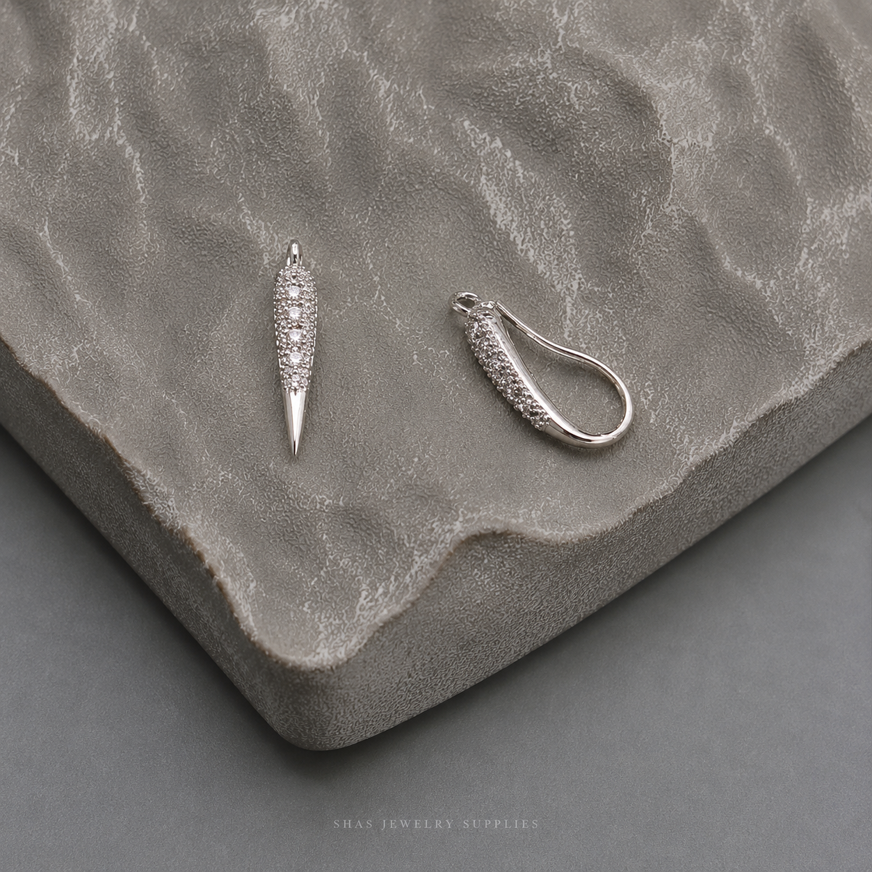 ZS02B Zircon Hook Silver Plated ( 2 pc )