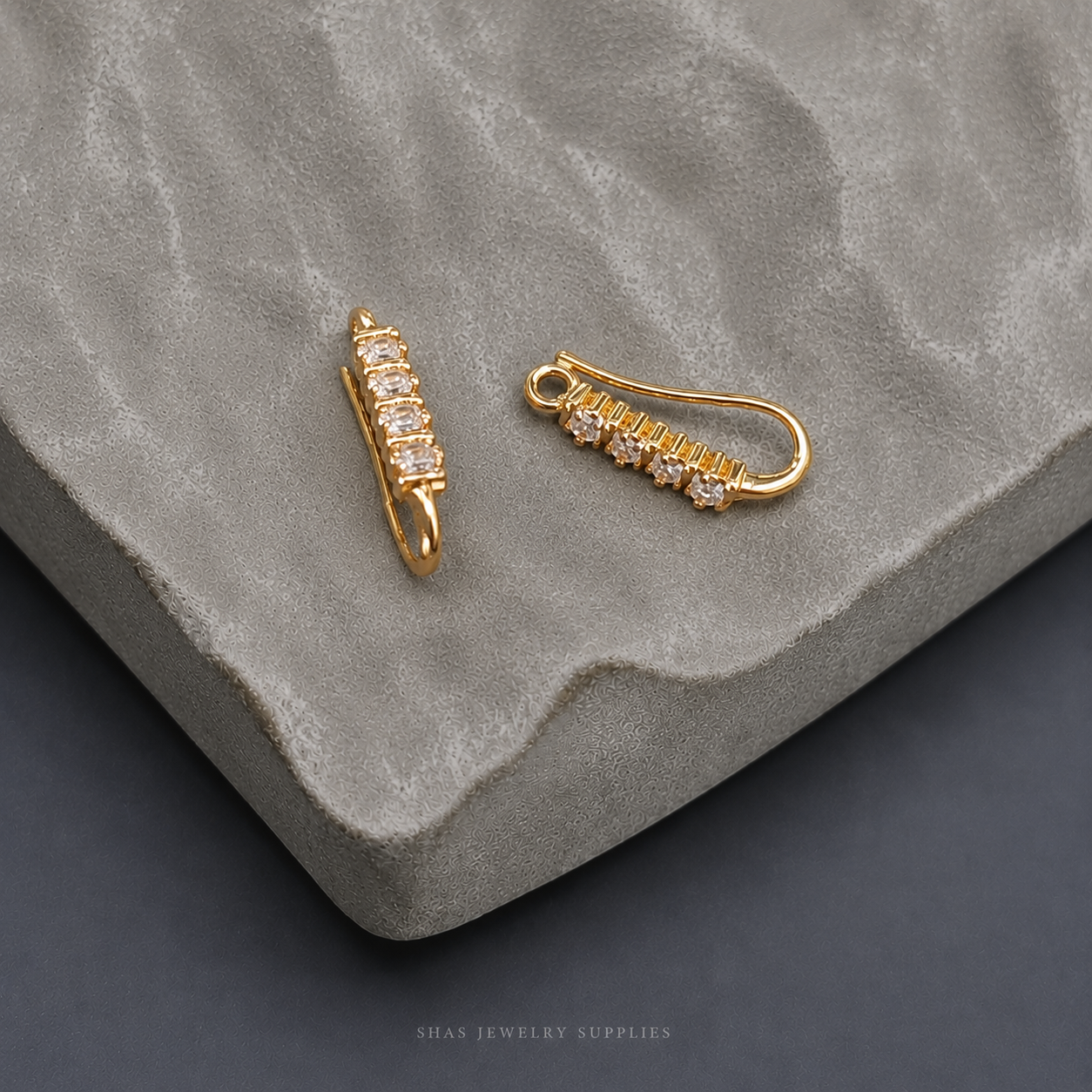 ZS01M Zircon Hook 18k gold plated ( 2 pc )
