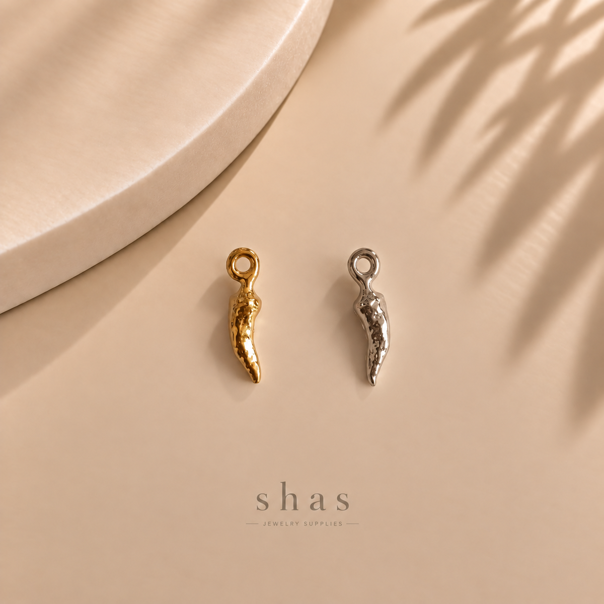 SC21A Chilli Charm ( 1 pc ) PVD Plated