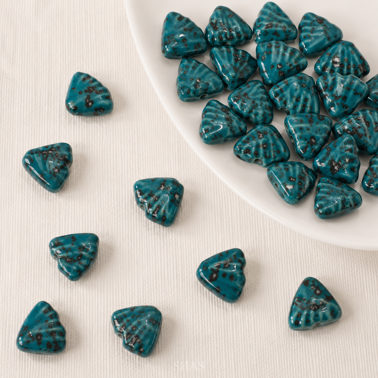 PCB03 Scallop Shell Ceramic bead ( 1 pc ) Porcelian Ceramic