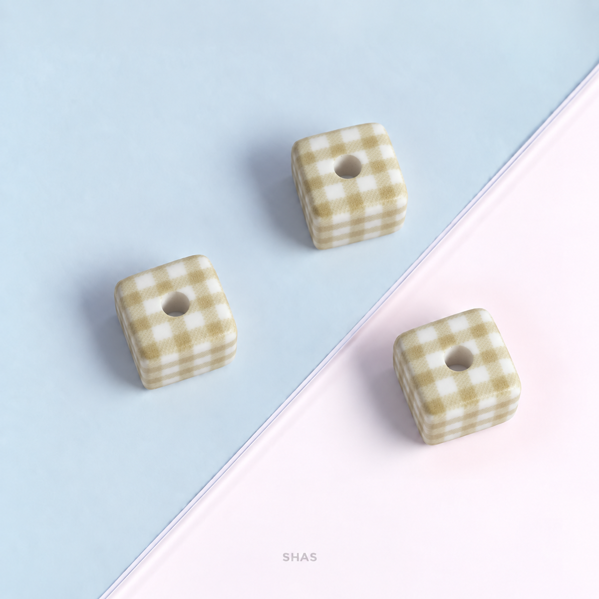AB105 Gingham Cube Acrylic Bead ( 1 pc )
