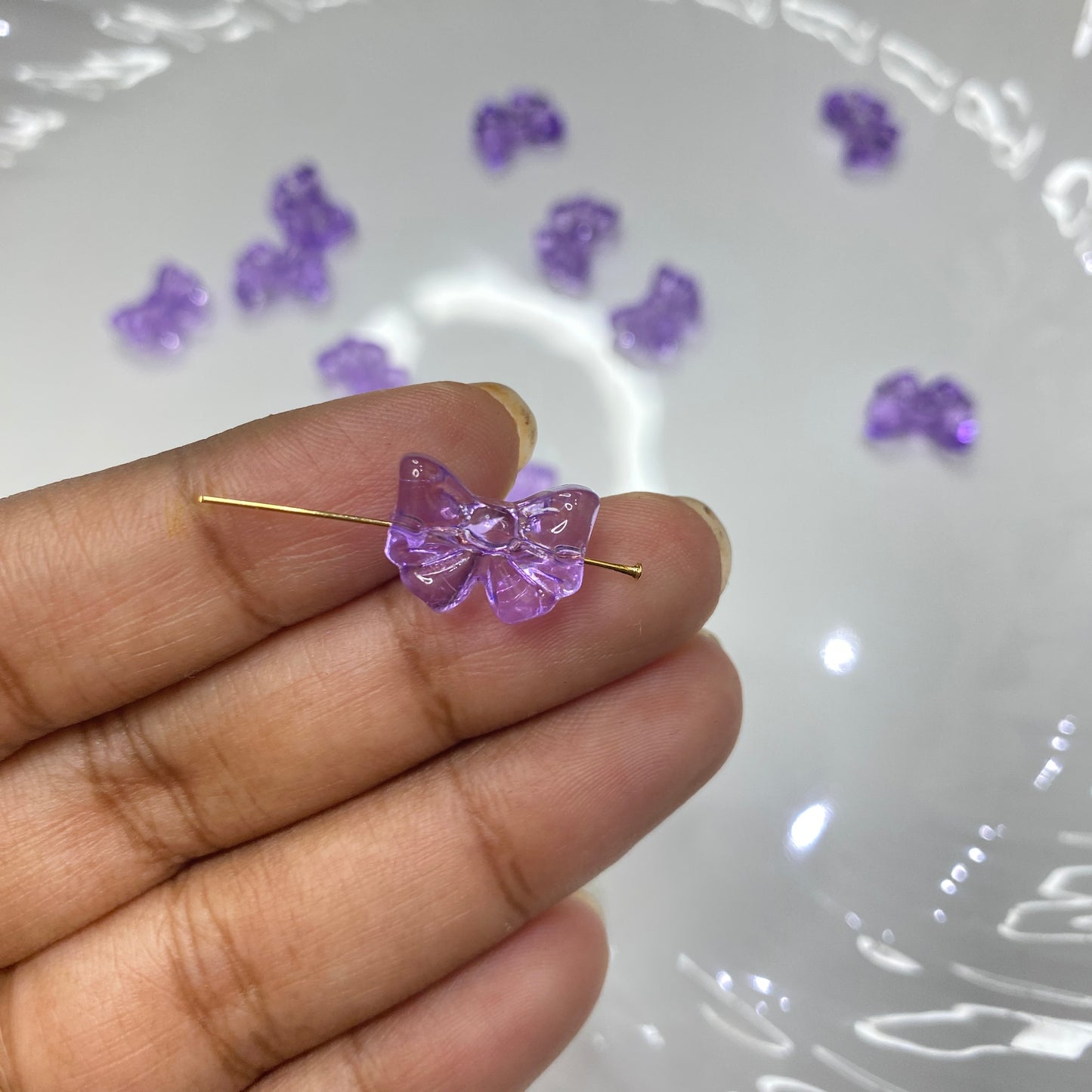 GB 898 Purple bow glass bead - per piece