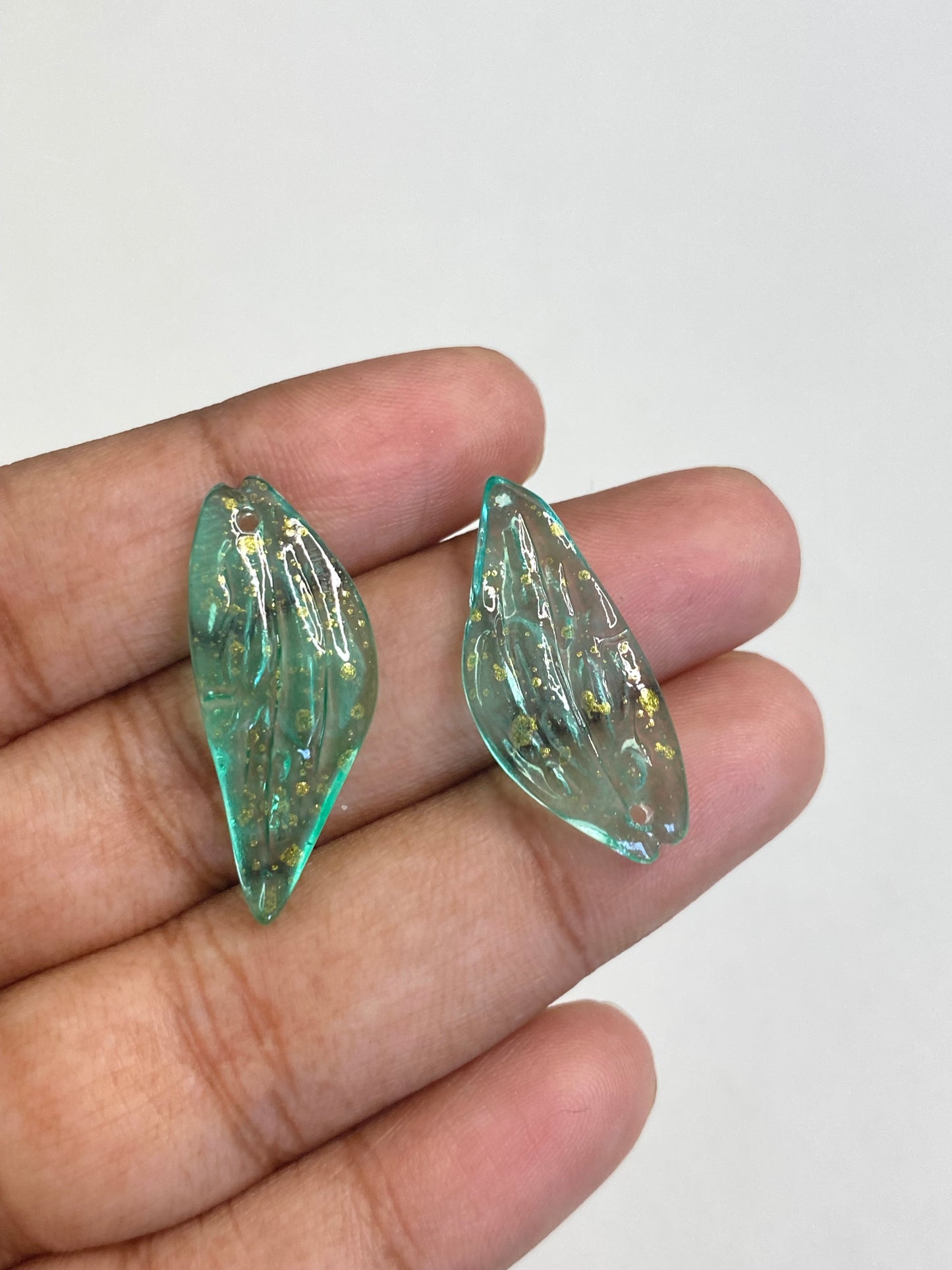 BBB 224 (a) Glittery Green Leaf Crystal glass bead ( 1 pc ) ( 5:26 mm )