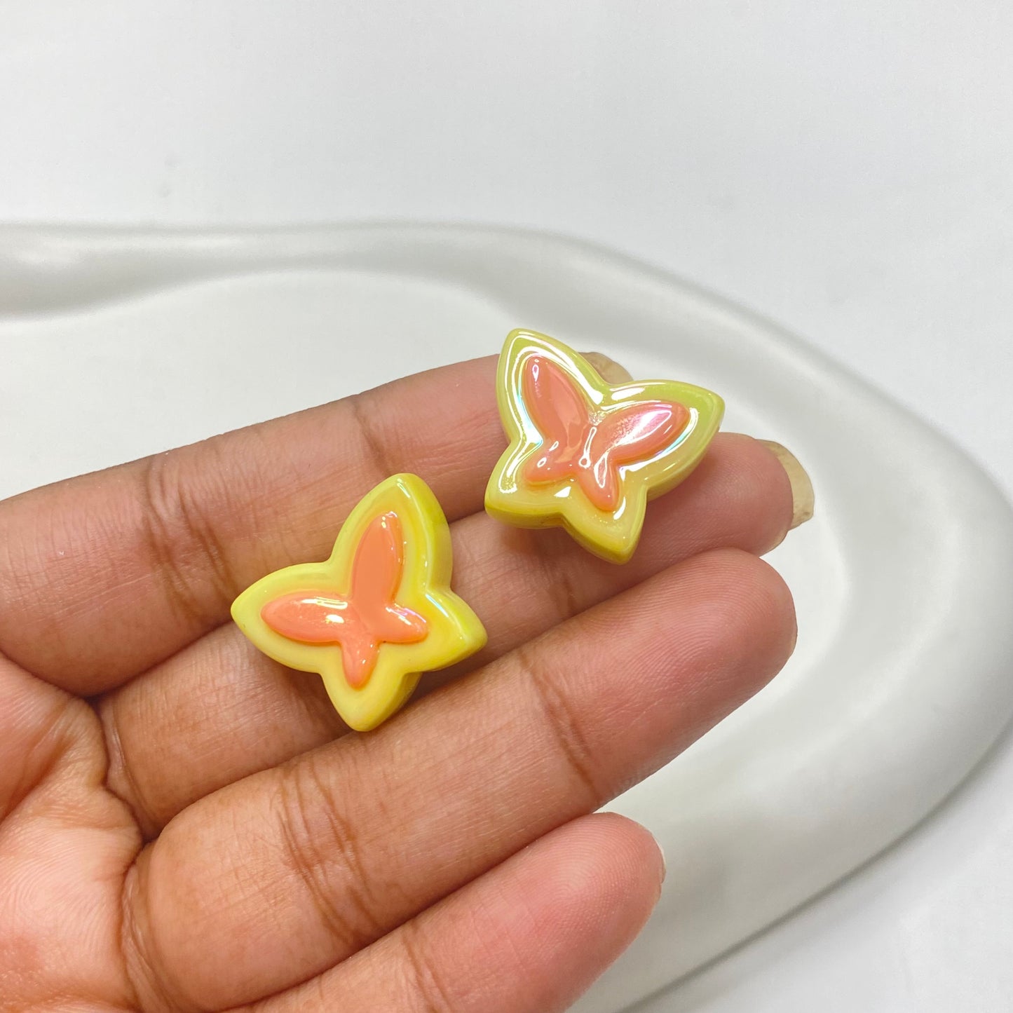 BBB 140 (B) yellow shiny butterfly Acrylic bead (1PC)