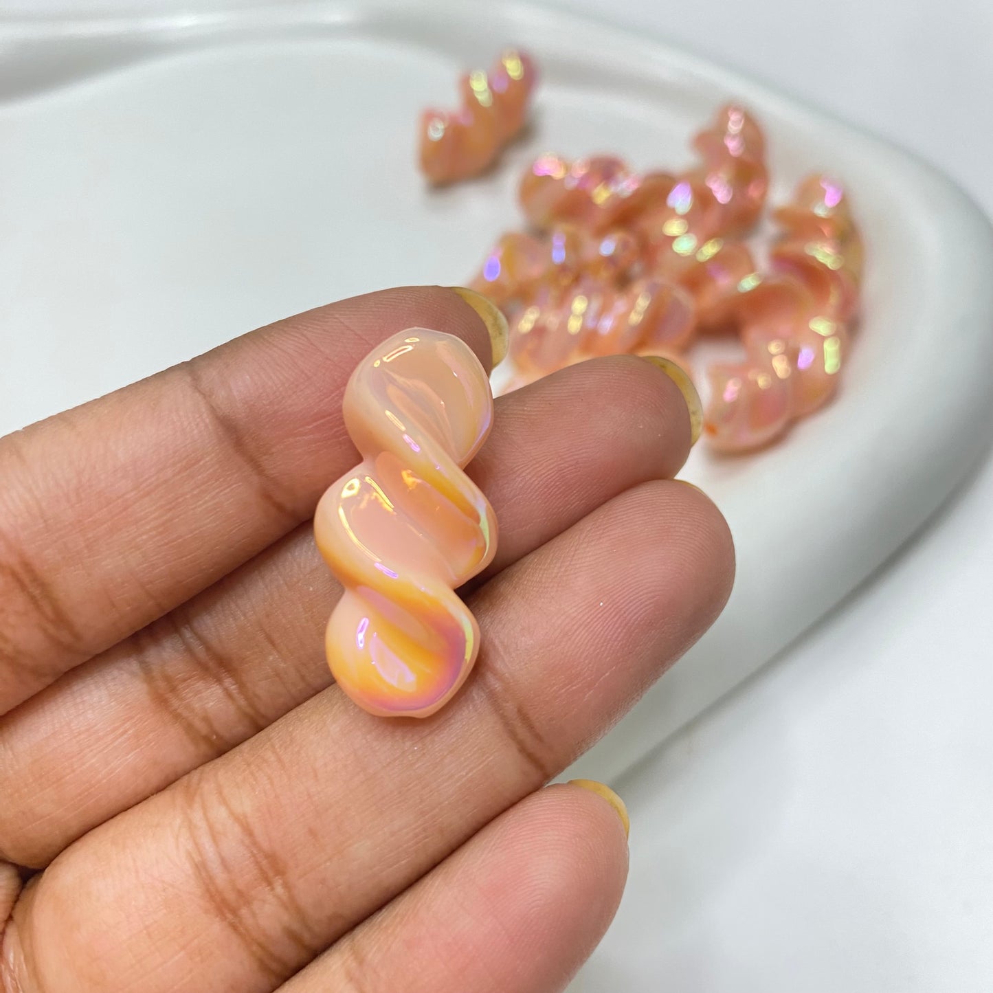 BBB 179 (G) peach Swirl iridescent Acrylic bead (1PC)