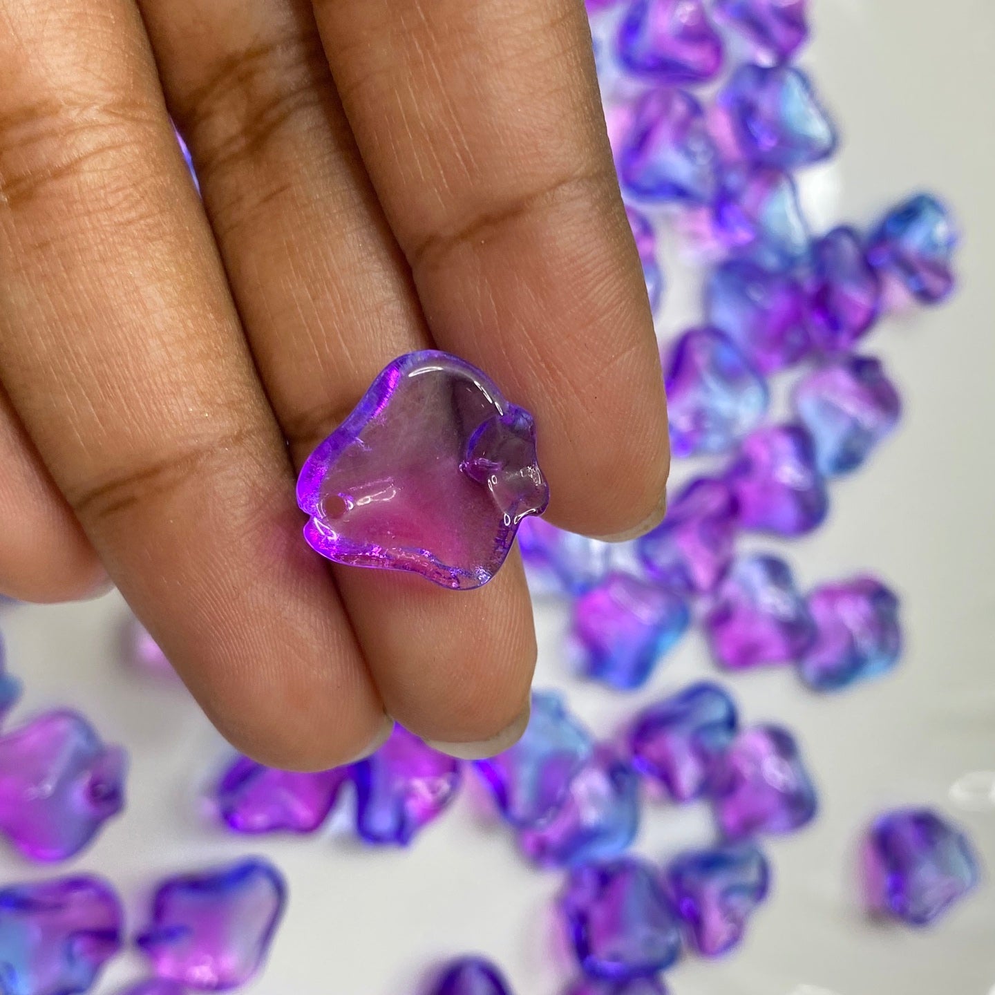GB623 bluish purple petal glass bead